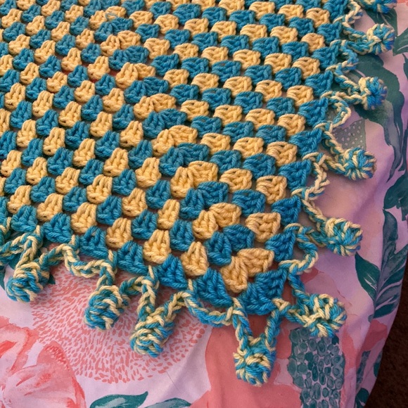 Just cause we’re friends Afghan - Pretty throw for any bed or Couch😉 - Picture 2 of 4